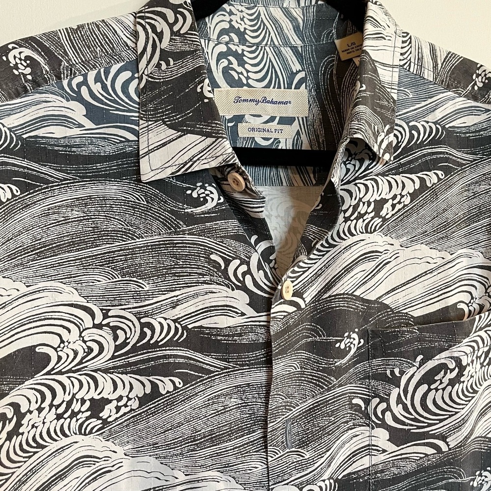 Tommy Bahama button down silk shirt short sleeve blue gray wave surf Large‎
